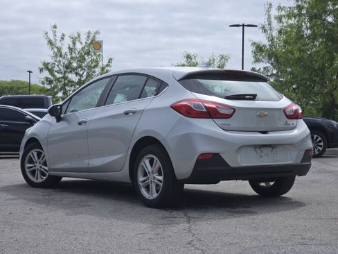 Used 2018 Chevrolet Cruze LT w/ Convenience Package FWD image 16