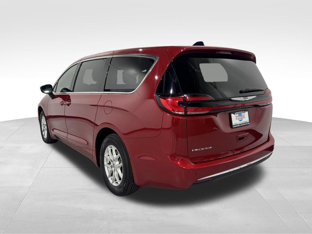 Used 2025 Chrysler Pacifica Select FWD image 36