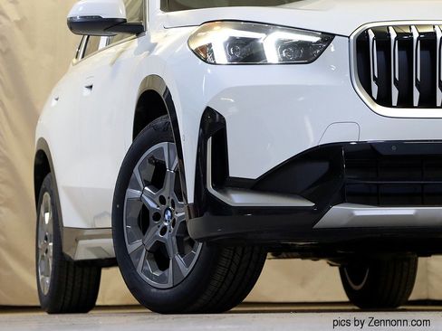 Used 2025 BMW X1 xDrive28i w/ Premium Package image 4