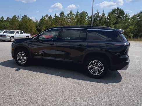 Used 2025 Chevrolet Traverse LT image 6