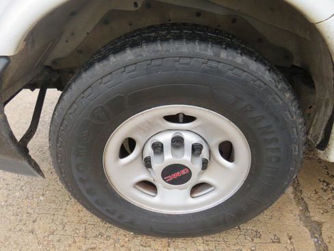 Used 2019 GMC Savana 2500 G2500 Cargo w/ Driver Convenience Package image 33