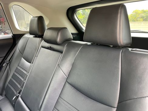 Used 2021 Toyota RAV4 XLE Premium image 19