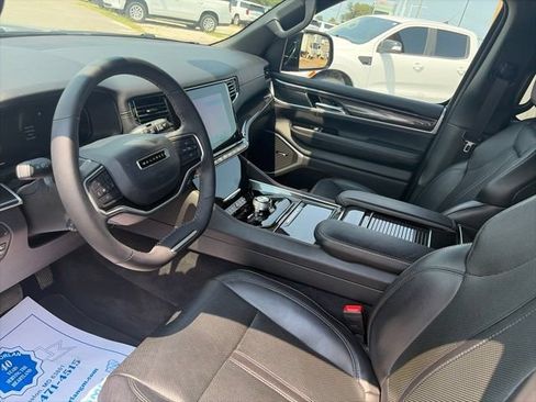 Used 2023 Jeep Wagoneer 4WD image 16