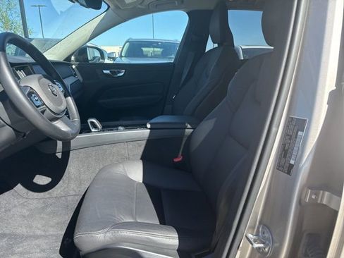 Used 2025 Volvo XC60 B5 Plus image 8