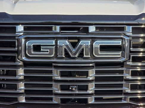 Certified 2026 GMC Yukon Denali Ultimate AWD/4WD image 35
