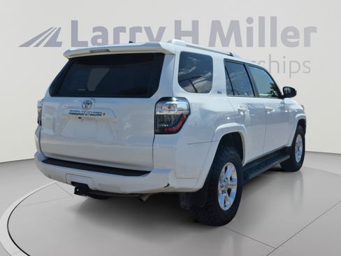 Used 2017 Toyota 4Runner SR5 AWD/4WD image 5