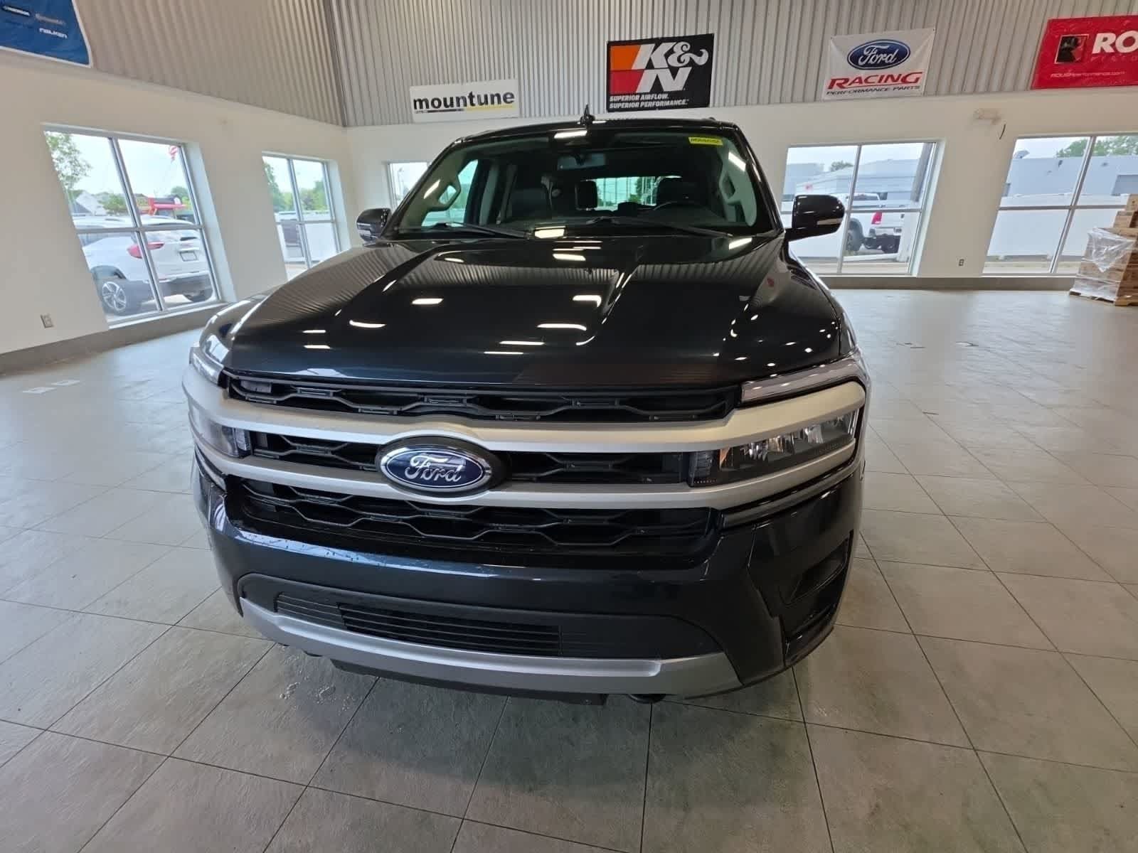 Used 2022 Ford Expedition XLT AWD/4WD image 3