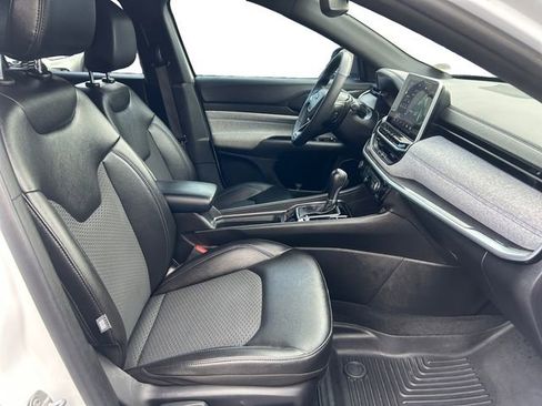 Used 2025 Jeep Compass Latitude AWD/4WD image 16