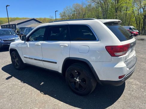 Used 2011 Jeep Grand Cherokee Laredo AWD/4WD image 15