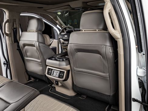 Used 2026 Ford F450 Platinum w/ Platinum Plus Package image 32