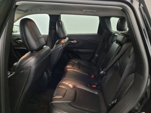Used 2021 Jeep Cherokee Latitude Plus AWD/4WD image 18