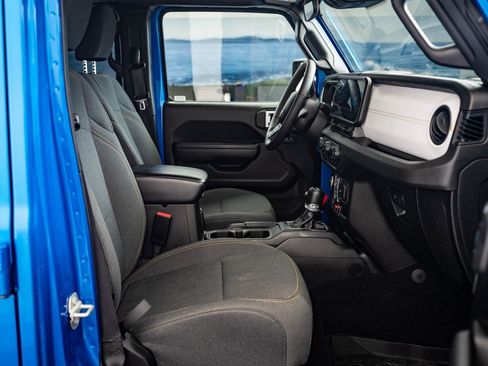 Used 2024 Jeep Wrangler Unlimited image 23