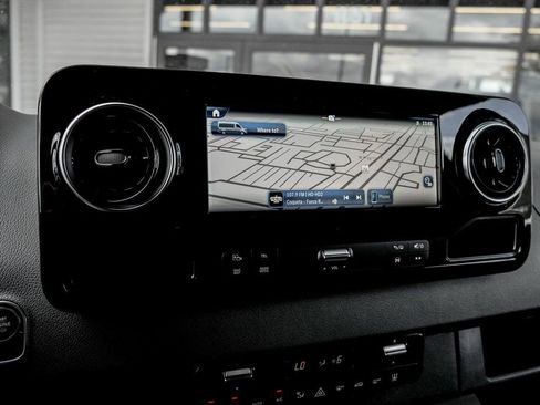 Used 2025 Mercedes-Benz Sprinter 2500 image 18