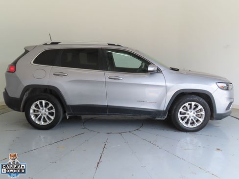 Used 2019 Jeep Cherokee Latitude w/ Popular Appearance Group FWD image 2