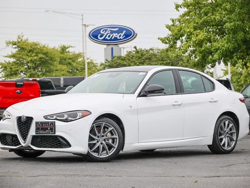 Used 2024 Alfa Romeo Giulia Ti AWD/4WD image 2