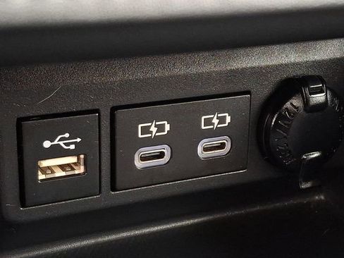 Used 2023 Toyota Highlander XLE image 27