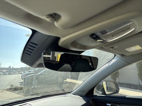 Used 2025 Volvo XC40 B5 Core image 27