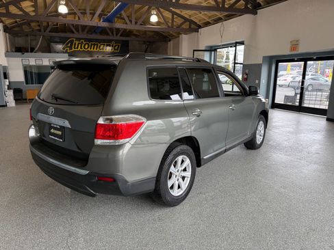 Used 2011 Toyota Highlander SE w/ Tow Pkg FWD image 7