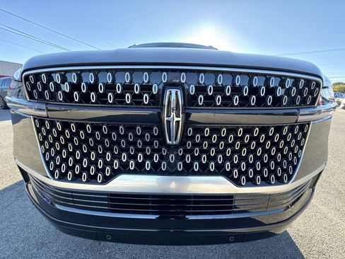 New 2025 Lincoln Navigator Reserve AWD/4WD image 28