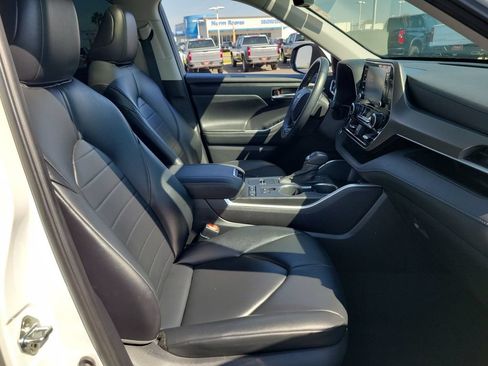 Used 2021 Toyota Highlander XLE FWD image 28