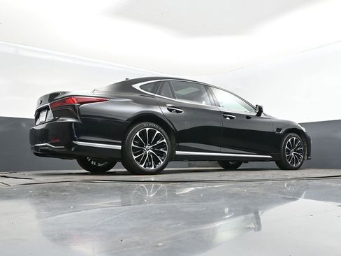 Used 2023 Lexus LS 500h AWD w/ Luxury Package image 43