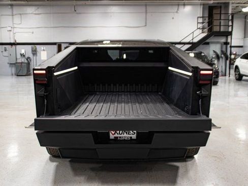 Used 2025 Tesla Cybertruck AWD Crew Cab image 6