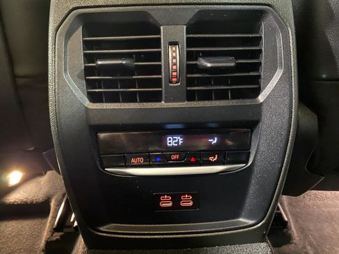 Used 2022 BMW 330i xDrive Sedan w/ Premium Package image 12