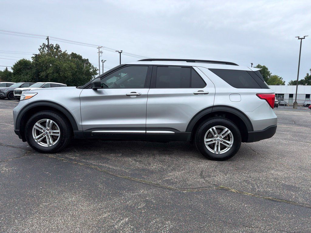 Used 2021 Ford Explorer XLT AWD/4WD image 10