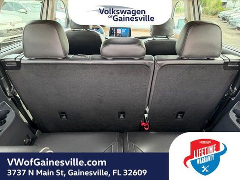 Certified 2025 Volkswagen Atlas SE image 8