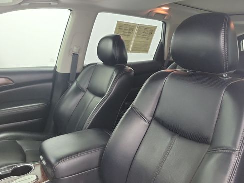 Used 2019 Nissan Pathfinder Platinum FWD image 17