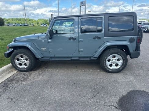 Used 2014 Jeep Wrangler Unlimited Sahara w/ Connectivity Group AWD/4WD image 6
