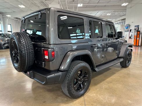 Used 2021 Jeep Wrangler Unlimited Sahara image 8