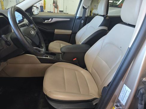 Used 2020 Ford Escape SEL image 3