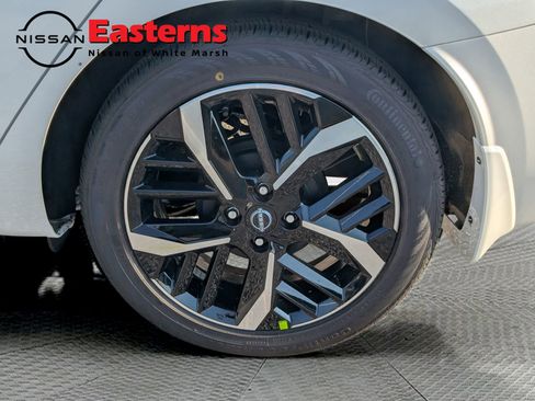 New 2025 Nissan Versa SR w/ Trunk Package image 27