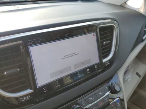 Certified 2024 Chrysler Pacifica Touring-L image 14