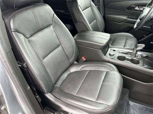 Used 2023 Chevrolet Traverse RS image 11