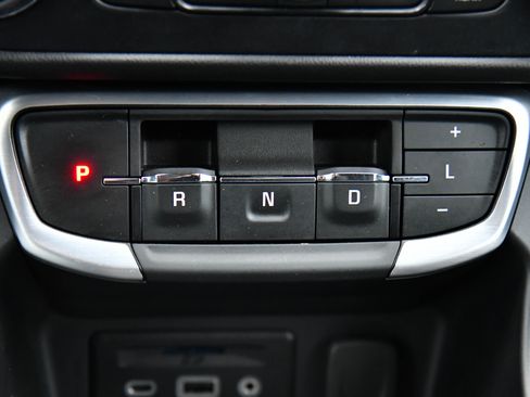 Used 2024 GMC Terrain SLT image 25