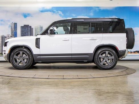 Used 2025 Land Rover Defender 110 S image 6