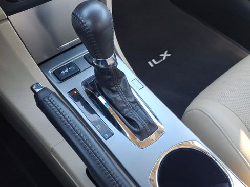 Used 2015 Acura ILX w/ Premium Package image 19