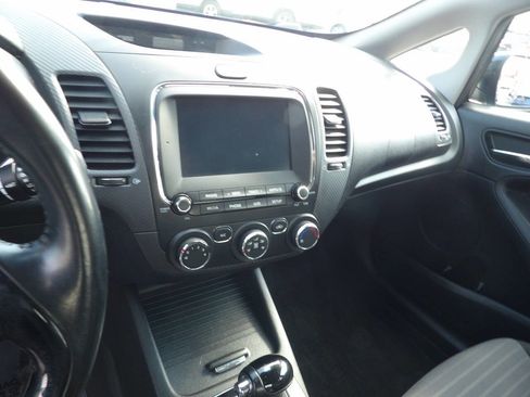 Used 2017 Kia Forte S FWD image 5