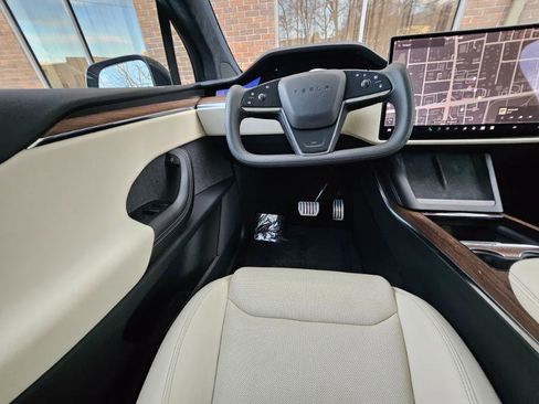 Used 2022 Tesla Model X image 2