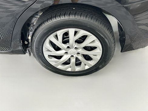 Used 2017 Toyota Corolla LE image 11