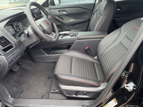 New 2026 Nissan Rogue SV AWD/4WD image 18