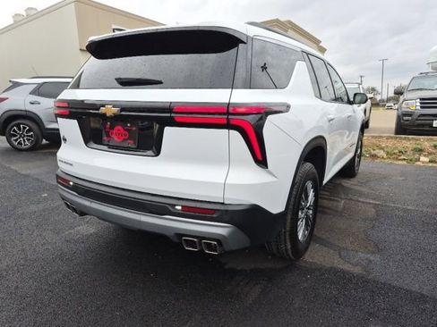 Used 2025 Chevrolet Traverse LT image 6