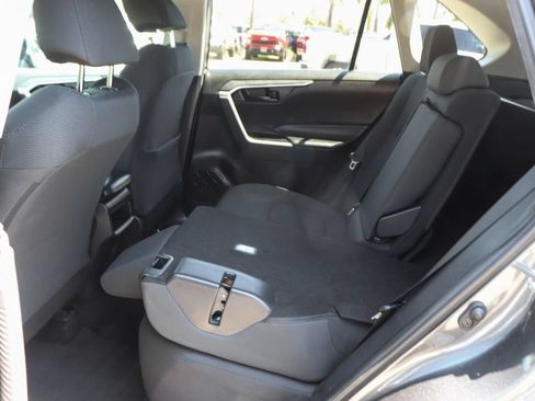 Used 2021 Toyota RAV4 LE w/ Carpet Mat Package (TMS) AWD/4WD image 34