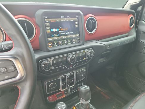 Used 2019 Jeep Wrangler Unlimited Rubicon AWD/4WD image 23