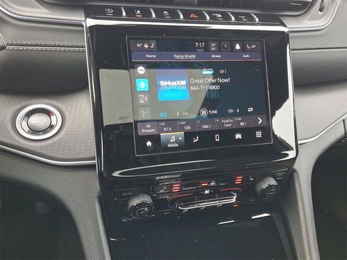 New 2025 Jeep Grand Cherokee Altitude image 9