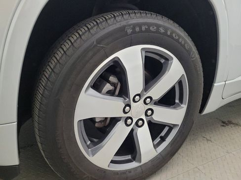 Used 2019 Chevrolet Traverse LT w/ LT Premium Package AWD/4WD image 31