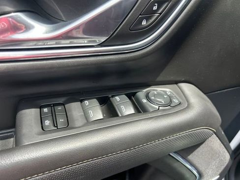 Used 2024 GMC Yukon SLT AWD/4WD image 12
