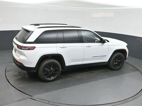 New 2025 Jeep Grand Cherokee Laredo image 30